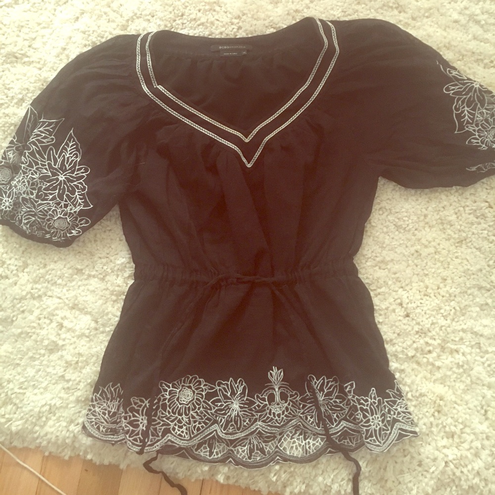 Bcbg xs black white embroidered blouse top shirt